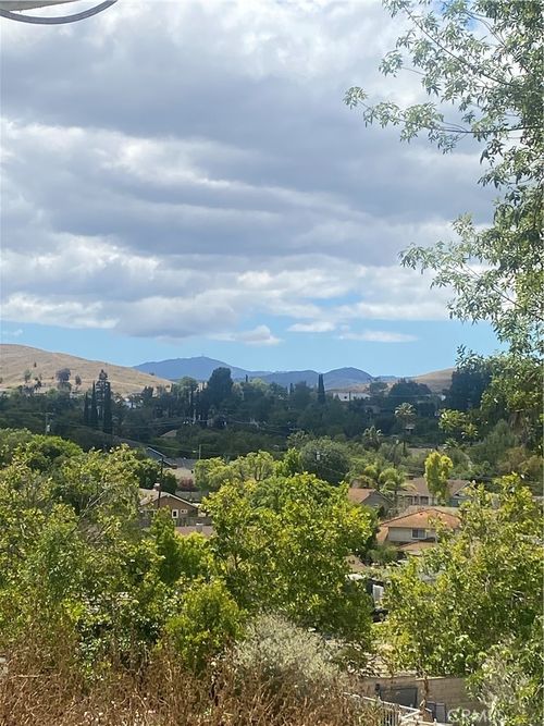 228 W Avenida De Las Flores, Thousand Oaks, CA, 91360-3102 | Card Image