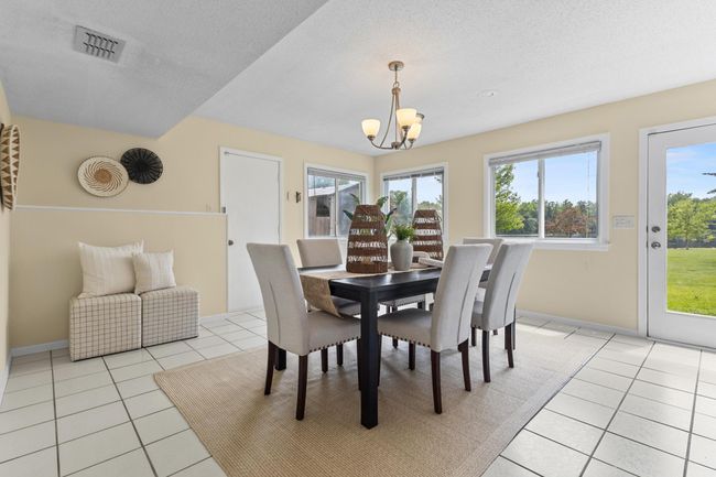 Large dining area | Image 10