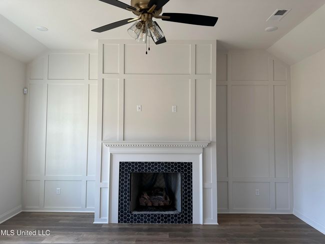 livingroom accent | Image 11