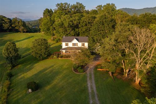 289 Sutton Ln, FRANKLIN, NC, 28734-4834 | Card Image