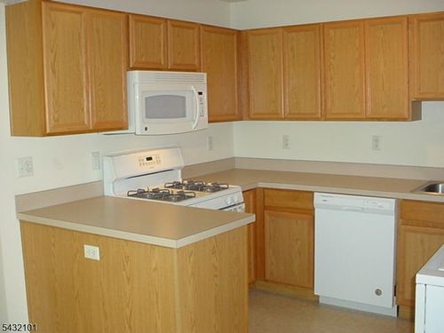 165 Falcon Ridge Way N, Hamburg, NJ, 07419-1150 | Card Image