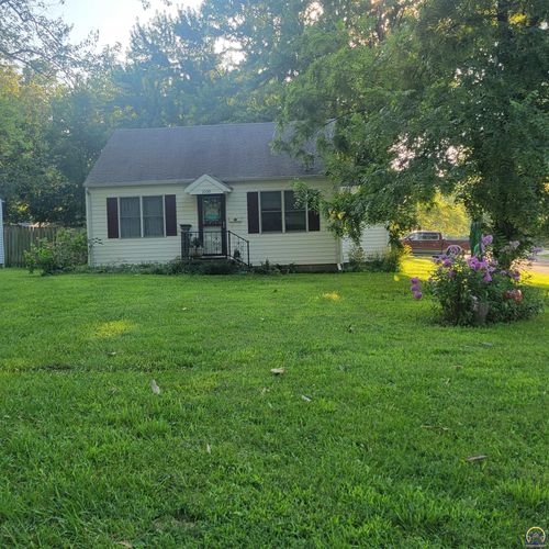 1000 Walnut St, Valley Falls, KS, 66088-1242 | Card Image