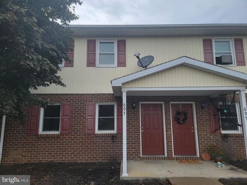 691 Center Dr, CHAMBERSBURG, PA, 17202-9462 | Card Image