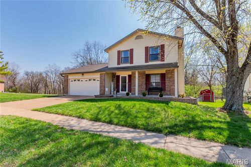 520 May Valley Dr, Fenton, MO, 63026-3808 | Card Image