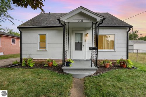 305 Marston St, Bay City, MI, 48706-3843 | Card Image