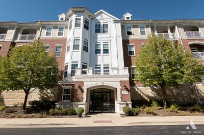 205 - 2750 Commons Drive, Condo with 2 bedrooms, 2 bathrooms and 1 parking in Glenview IL | Image 1