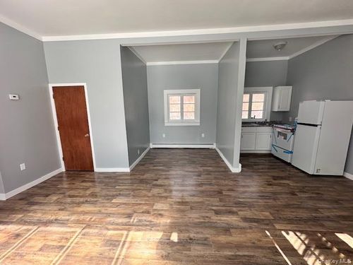 9 Elm Rd, Wurtsboro, NY, 12790-6132 | Card Image