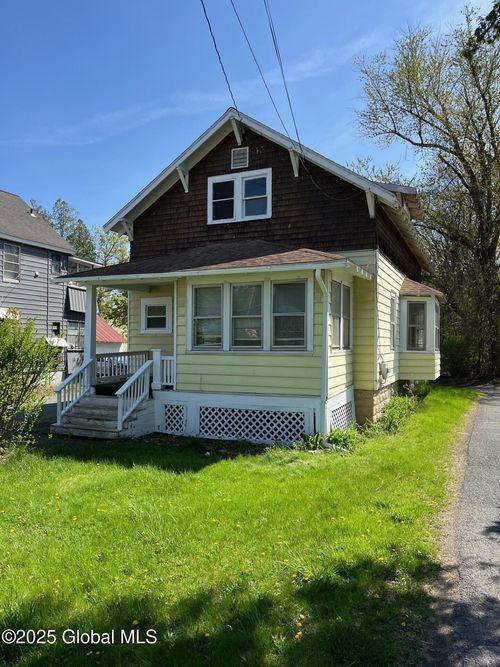 54 Main Ave, Wynantskill, NY, 12198-7541 | Card Image