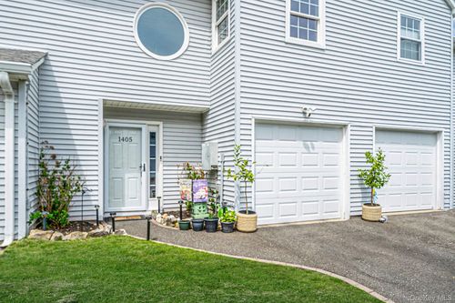1405 Sara Cir, Port Jefferson Station, NY, 11776-2750 | Card Image
