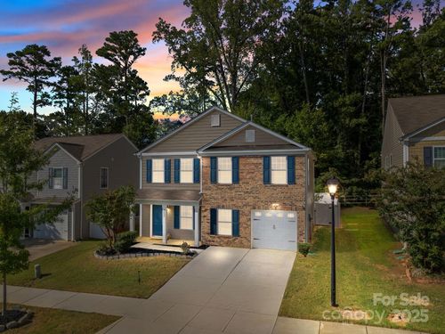 5433 Tumbling Brook Ln, Charlotte, NC, 28216-1745 | Card Image
