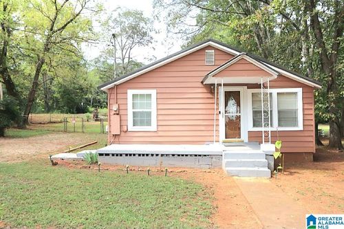885 Elm St, Talladega, AL, 35160-3052 | Card Image