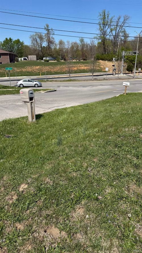 307 S Muller Pkwy, Bloomington, IN, 47403-1601 | Card Image