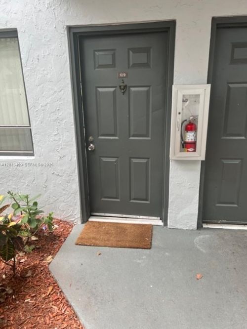 109-1880 N Congress Ave, West Palm Beach, FL, 33401-8204 | Card Image