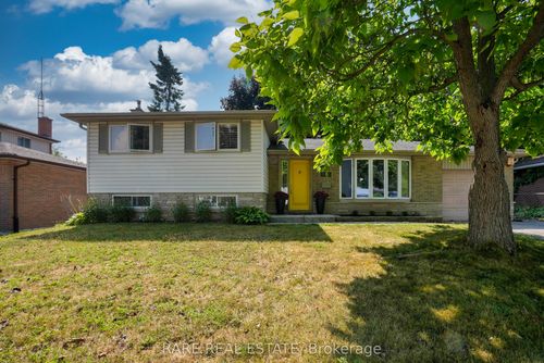 9 Meadowland Ave, Barrie, ON, L4N2Y3 | Card Image