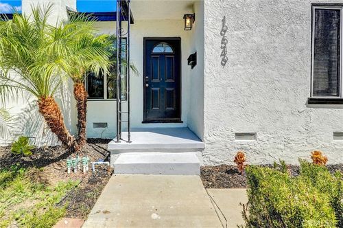 19549 Schoolcraft St, Reseda, CA, 91335-3634 | Card Image