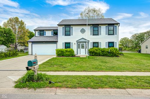555 Hyannis Dr, Avon, IN, 46123-8801 | Card Image