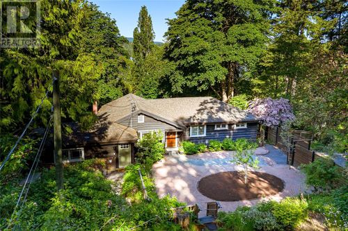 5168 Santa Clara Ave, Victoria, BC, V8Y1W4 | Card Image