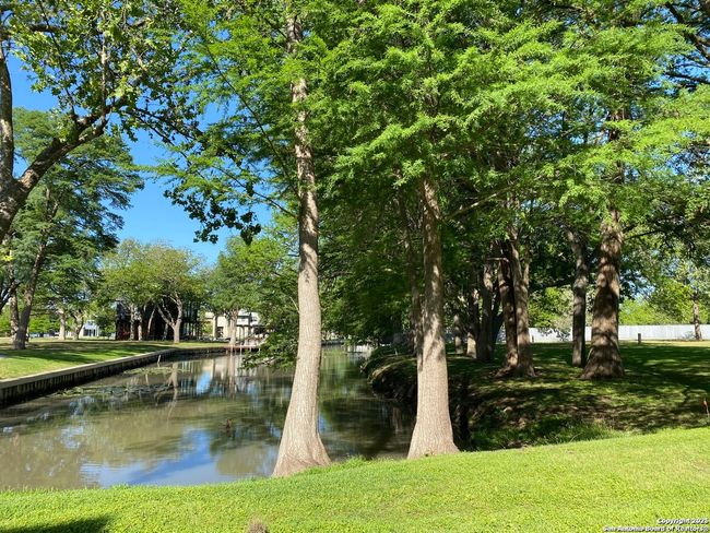 114 Cypress Way, House other with 4 bedrooms, 5 bathrooms and null parking in Mcqueeney TX | Image 4