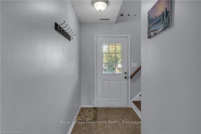 513 Farnham Crt, House attached with 3 bedrooms, 2 bathrooms and 8 parking in Kingston ON | Image 3