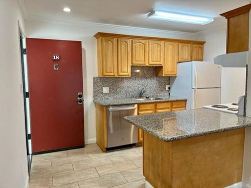 18-405 Piccadilly Pl, San Bruno, CA, 94066 | Card Image