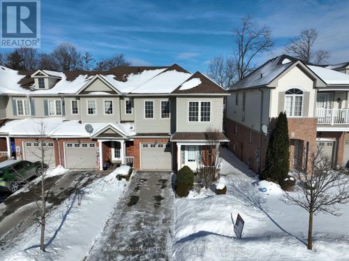 50 Chloe St, Saint Catharines, ON, L2P0A5 | Card Image