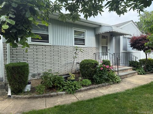 1-11 Holle Pl, Carle Place, NY, 11514-2020 | Card Image