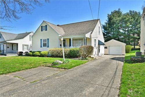 239 Elmwood Dr, Hubbard, OH, 44425-1606 | Card Image