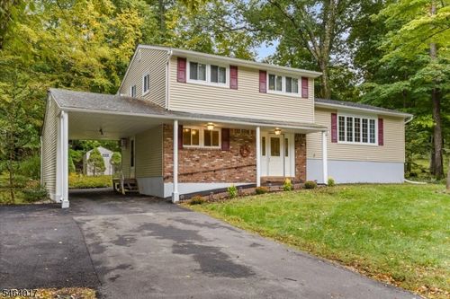 38 Old Coach Rd, Vernon, NJ, 07462-3406 | Card Image