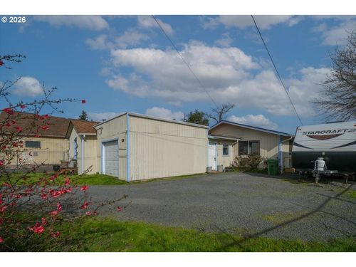 131 N 10th St, Cottage Grove, OR, 97424-1678 | Card Image