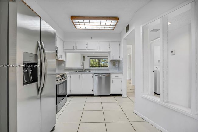 APT-306 - 2206 S Cypress Bend Dr, Condo with 2 bedrooms, 2 bathrooms and null parking in Pompano Beach FL | Image 4