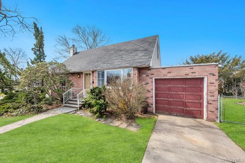 200 Victory Dr, Massapequa Park, NY, 11762-3335 | Card Image