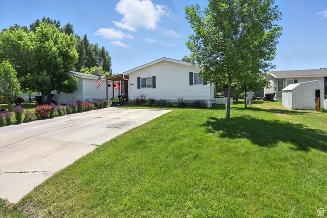 Manufactured / mobile home with a front lawn and a storage unit | Image 26