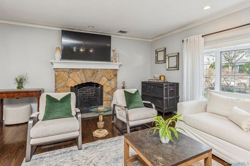 130 Locust Ave, Scarsdale, NY, 10583-6206 | Card Image