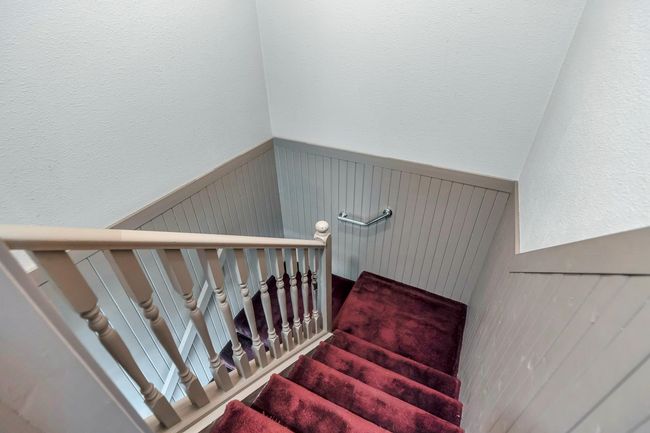 Stairway with wainscoting | Image 22