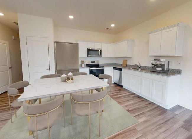 318 Naples Dr, Townhouse with 3 bedrooms, 3 bathrooms and null parking in Locust Grove GA | Image 4