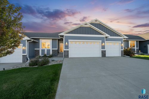 5915 W Yukon Trl, Sioux Falls, SD, 57107-3025 | Card Image