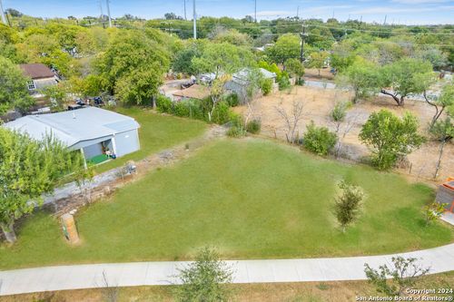 332 N San Ignacio Ave, San Antonio, TX, 78237-1546 | Card Image