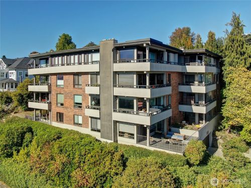 103-1001 2nd Ave W, Seattle, WA, 98119-3559 | Card Image