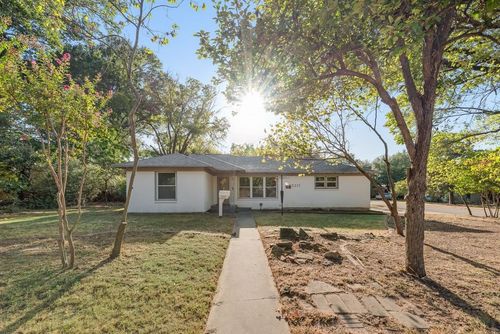2217 Glenwood Ln, Denton, TX, 76209-2125 | Card Image