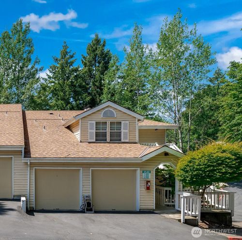 1-202-2540 118th Ave Se, Bellevue, WA, 98005-8120 | Card Image