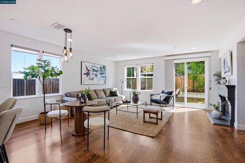527 Falling Star Dr, Martinez, CA, 94553 | Card Image