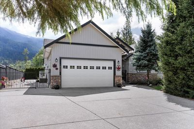 10223 Gray Rd, House other with 3 bedrooms, 2 bathrooms and 10 parking in Rosedale BC | Image 2