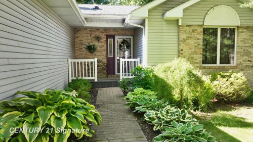 217 Dutch Mill Dr, Flushing, MI, 48433-2106 | Card Image