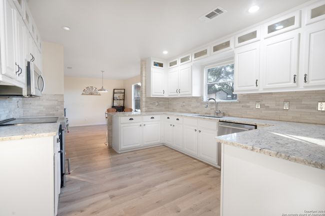 11827 Drought Pass, House other with 3 bedrooms, 3 bathrooms and null parking in Helotes TX | Image 4