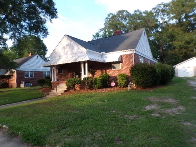 Elizabeth St, Clinton, SC 29325