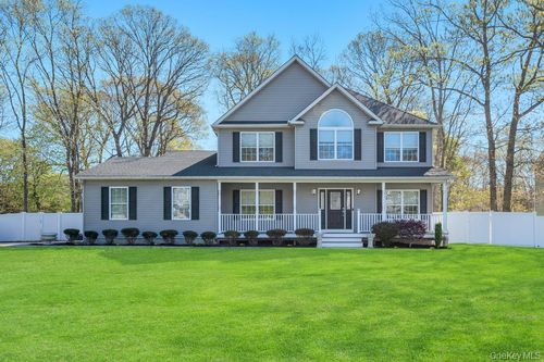 27 Grant St, Port Jefferson Station, NY, 11776-1501 | Card Image