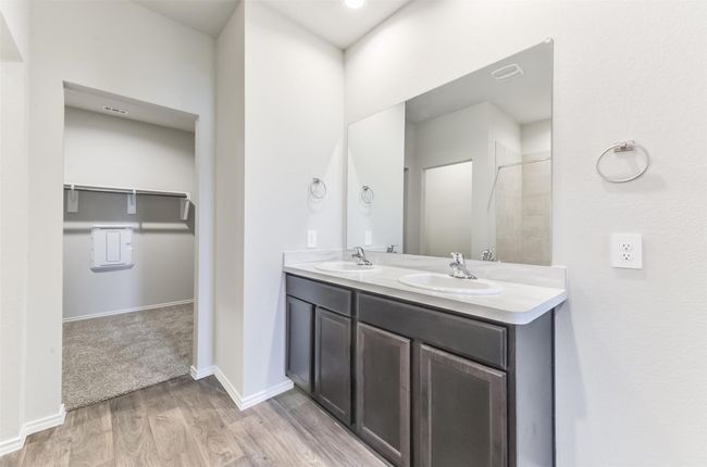 His and her sink. | Image 20