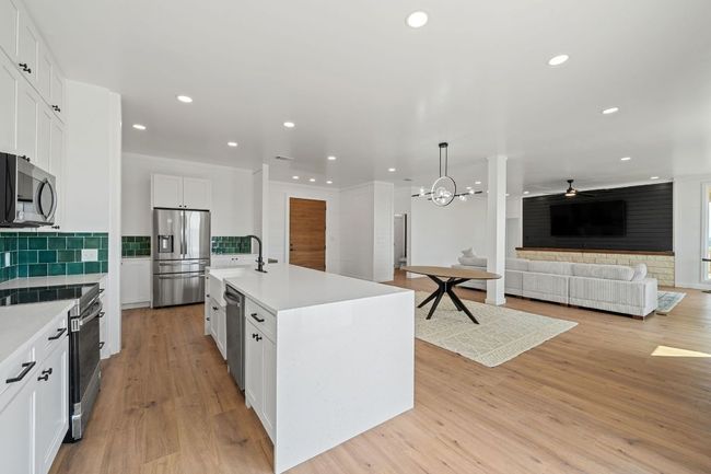 111 Starlight Path Path, House other with 4 bedrooms, 4 bathrooms and 2 parking in Red Rock TX | Image 5