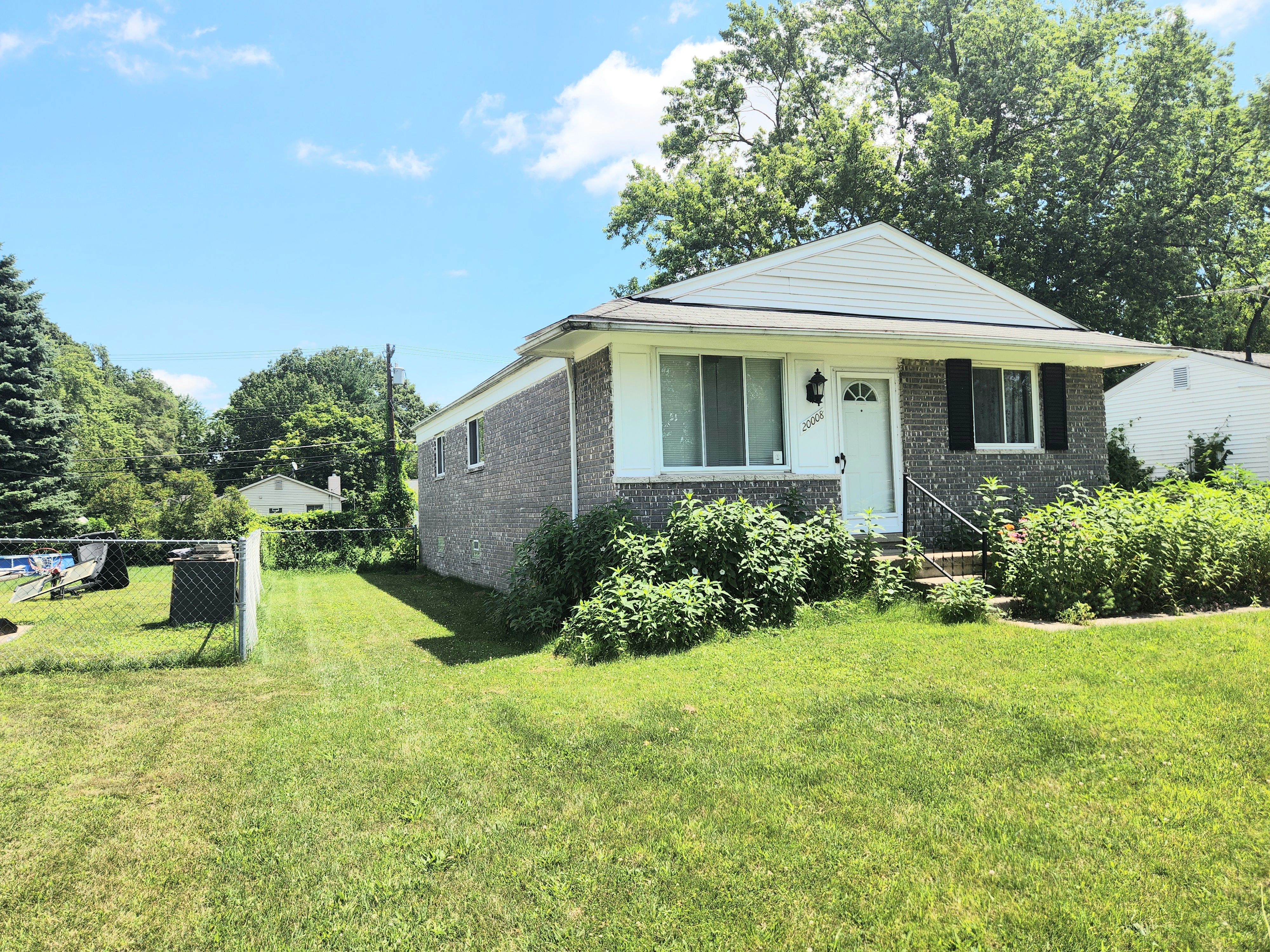 Deering St, Livonia, MI 48152