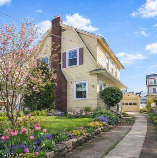 33 Beaumont Pl, Newark, NJ, 07104-1611 | Card Image